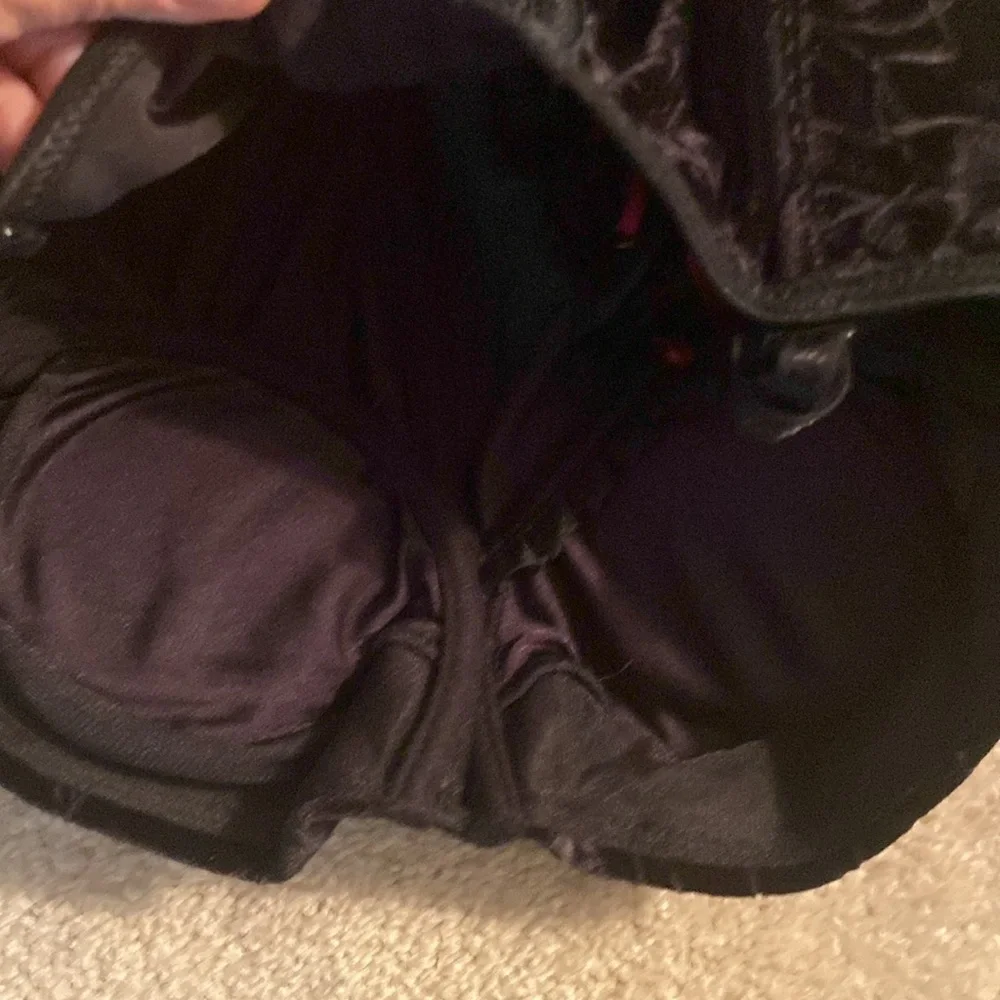 Lovers lane brand velvet corset. Back hooks and push up bra inside - Picture 11 of 15